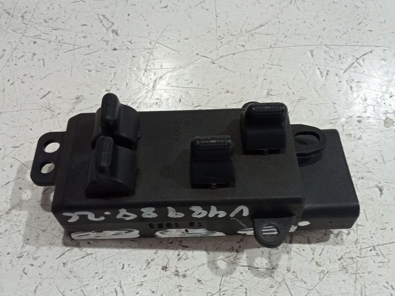 Recambio de mando elevalunas delantero izquierdo para chrysler voyager iv (rg, rs) 2.5 crd referencia OEM IAM A002  