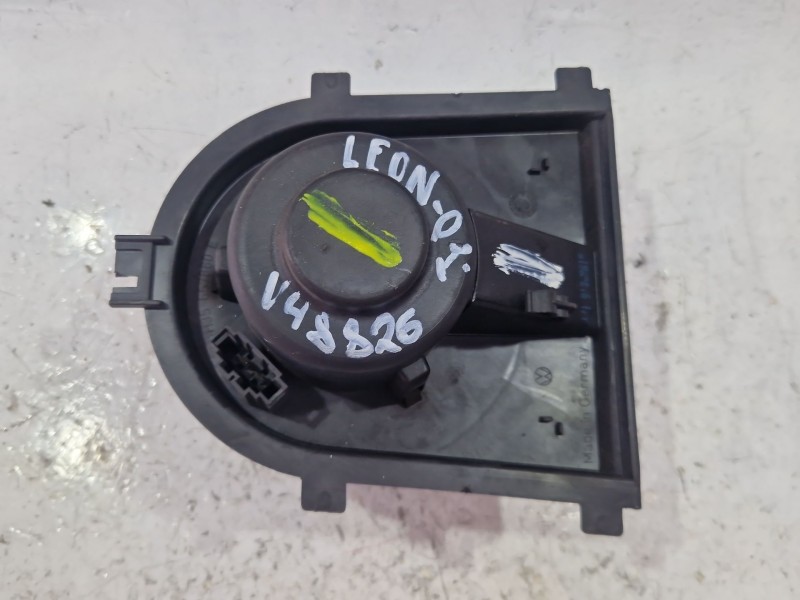 Recambio de motor calefaccion para seat leon (1m1) 1.9 tdi referencia OEM IAM 1J1819021B  
