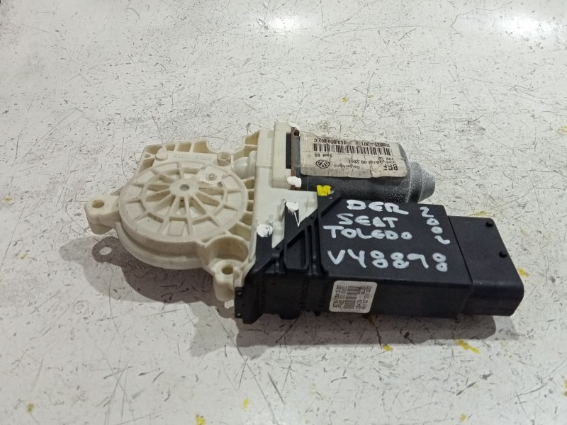 Recambio de motor elevalunas delantero derecho para seat toledo ii (1m2) 1.9 tdi referencia OEM IAM 1C0959802C  