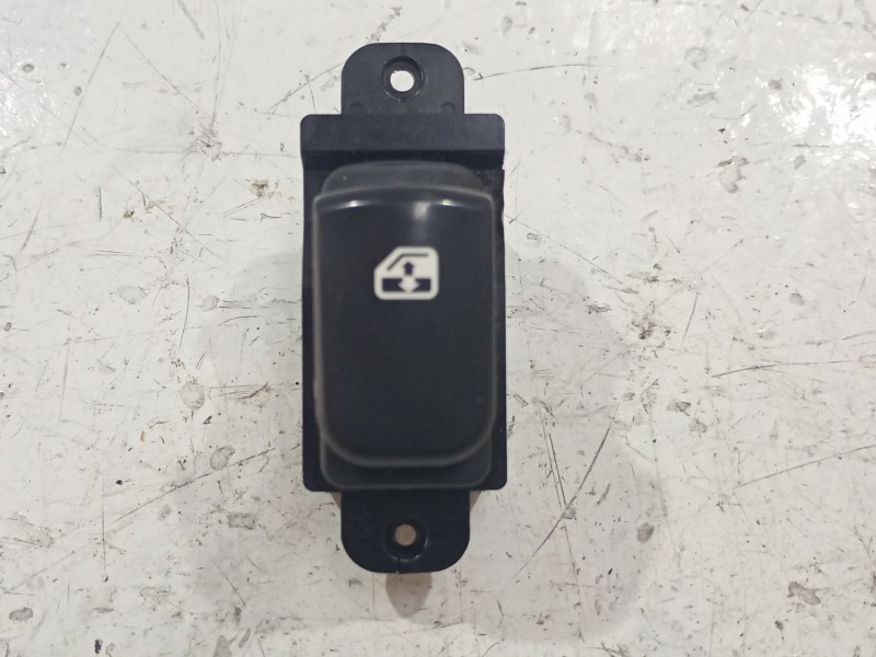 Recambio de mando elevalunas para kia carens iii monospace (un) 1.6 crdi 110 referencia OEM IAM 935751D101  