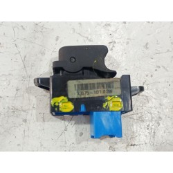 Recambio de mando elevalunas para kia carens iii monospace (un) 1.6 crdi 110 referencia OEM IAM 935751D101  