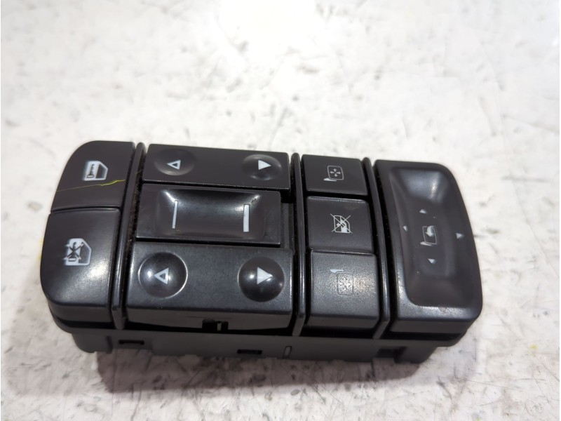 Recambio de mando elevalunas delantero izquierdo para opel vectra c berlina (2002) 1.9 cdti referencia OEM IAM 13224059  