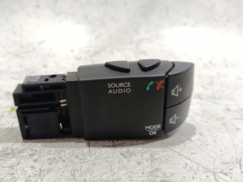 Recambio de mando volante para renault captur i (j5_, h5_) 0.9 tce 90 referencia OEM IAM   