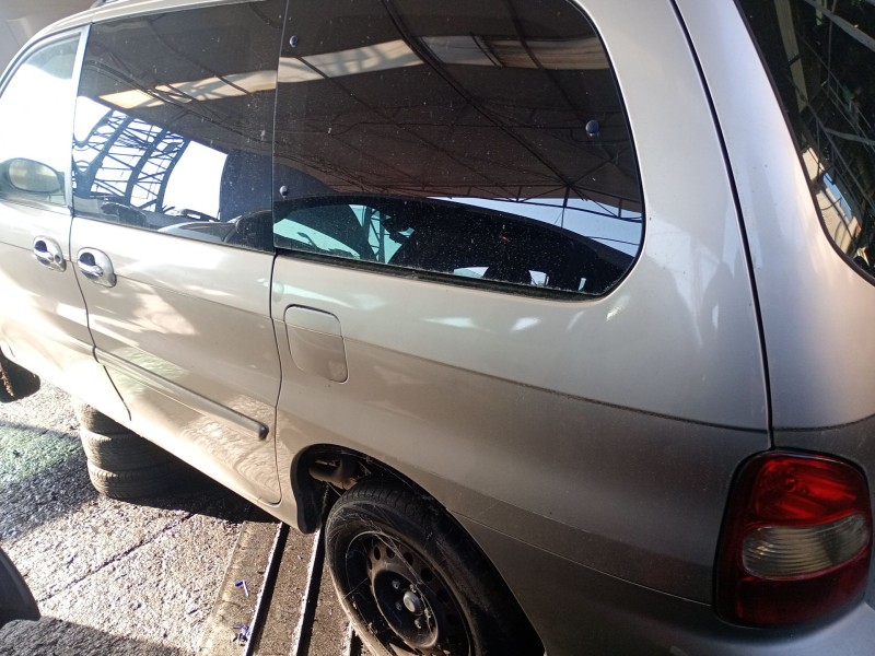 kia carnival ii (gq) del año 2001