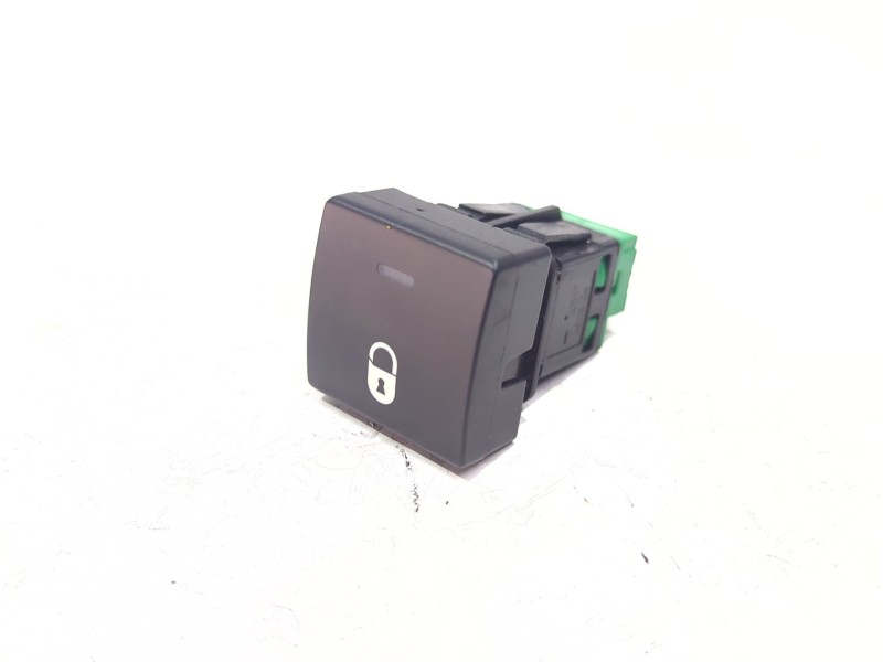 Recambio de boton cierre centralizado para peugeot partner tepee 1.6 hdi / bluehdi 75 referencia OEM IAM 96582880XT  