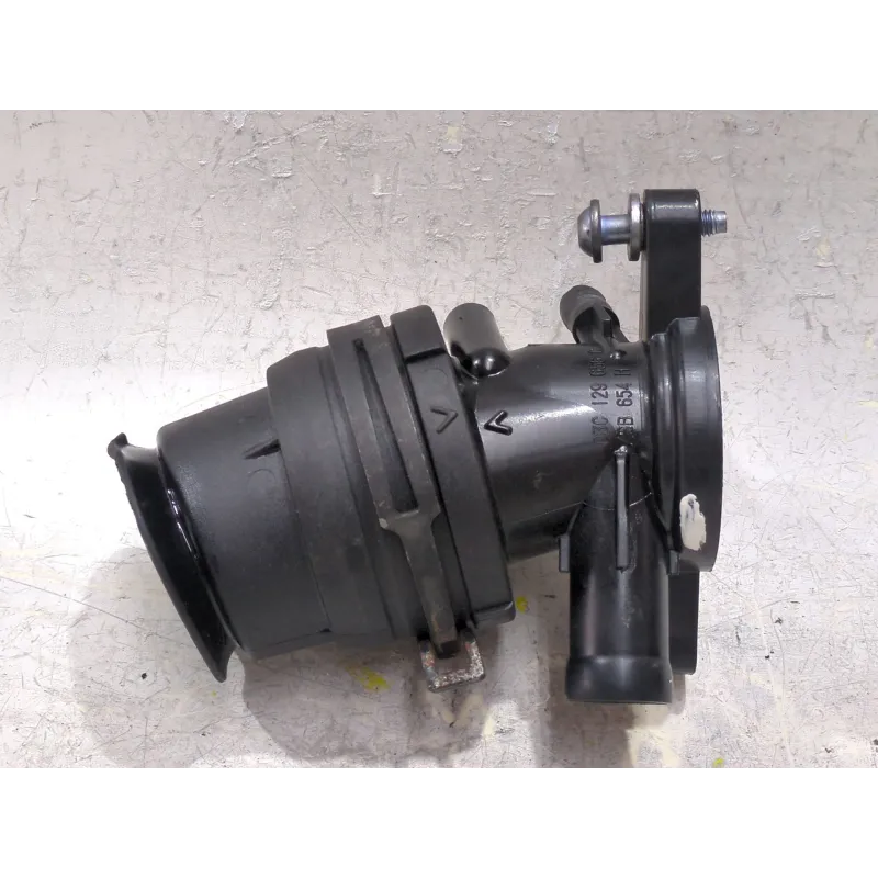 Recambio de tubo para volkswagen golf vi (5k1) 1.6 tdi referencia OEM IAM 03C129656C  