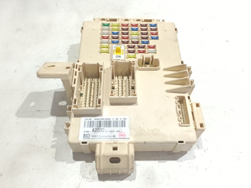 Recambio de caja reles / fusibles para kia cee´d (jd) 1.4 crdi 90 referencia OEM IAM A20301309140468  
