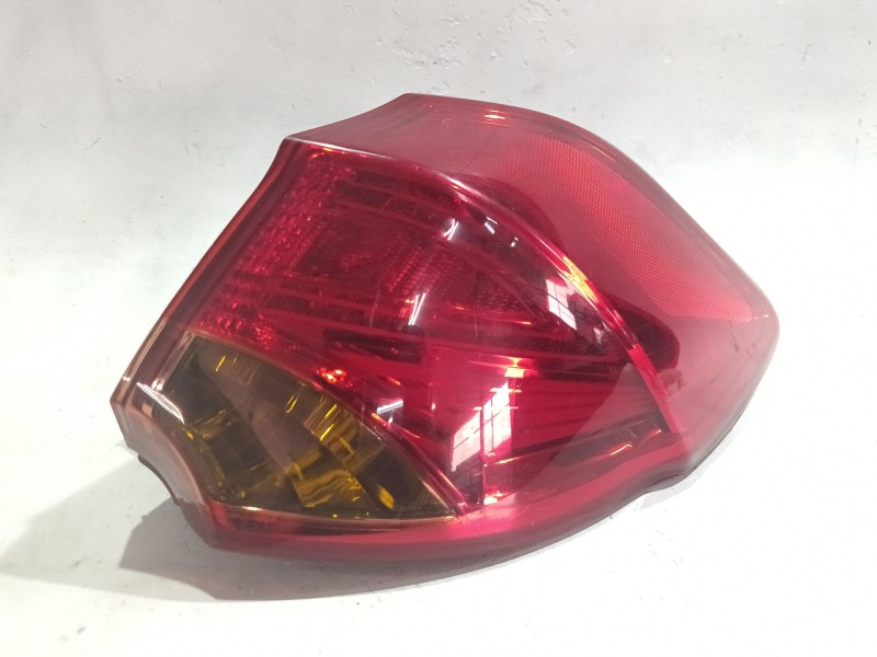 Recambio de piloto trasero derecho para kia cee´d (jd) 1.4 crdi 90 referencia OEM IAM 92402A20  