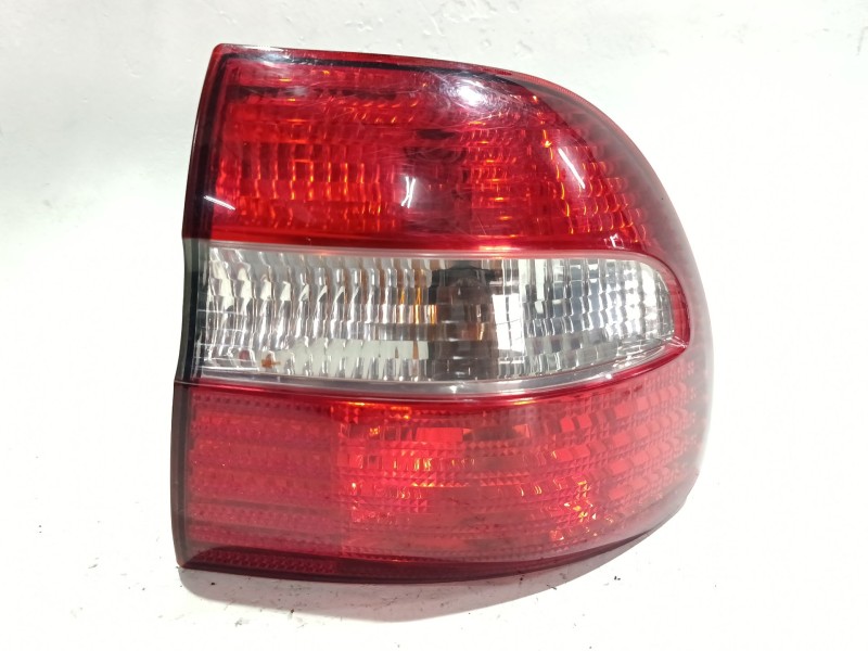 Recambio de piloto trasero derecho para volvo v40 familiar (1995) 1.9 di referencia OEM IAM 285902  