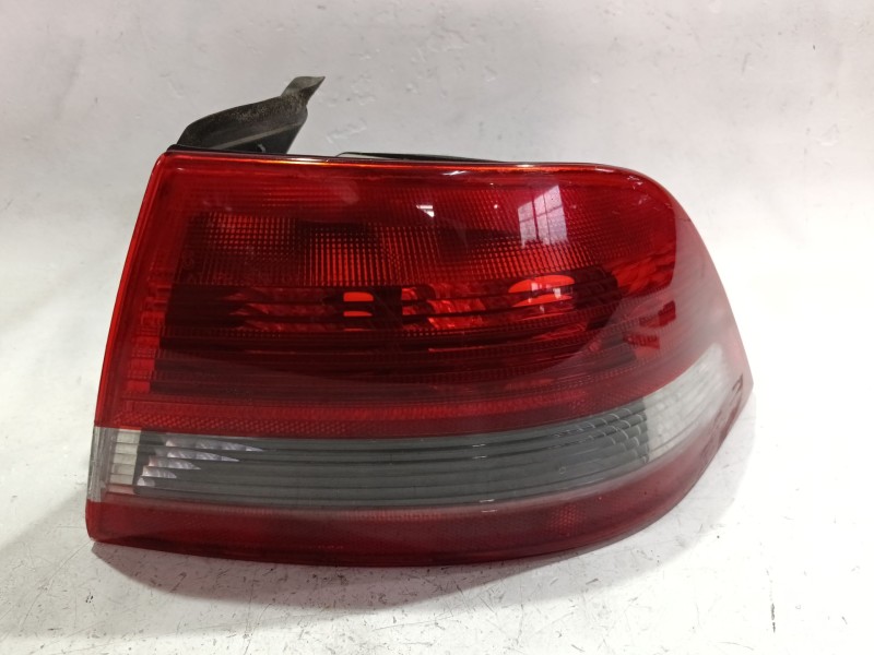Recambio de piloto trasero derecho para saab 9-3 berlina (2003) 1.9 tid referencia OEM IAM 12785761  