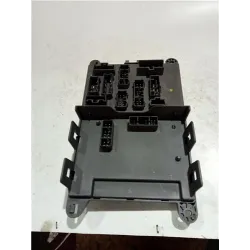 CAJA FUSIBLES/RELE YQE102930 