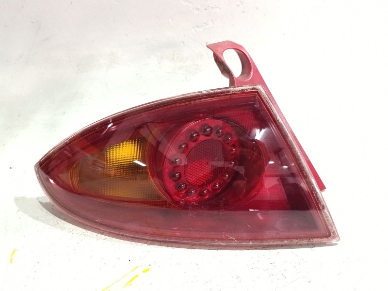 Recambio de piloto trasero izquierdo para seat leon (1p1) 1.4 tsi referencia OEM IAM 98205500  