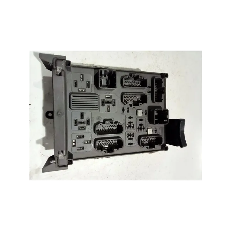 Recambio de caja fusibles/rele para renault espace v (02.2015) referencia OEM IAM 8200447435A  