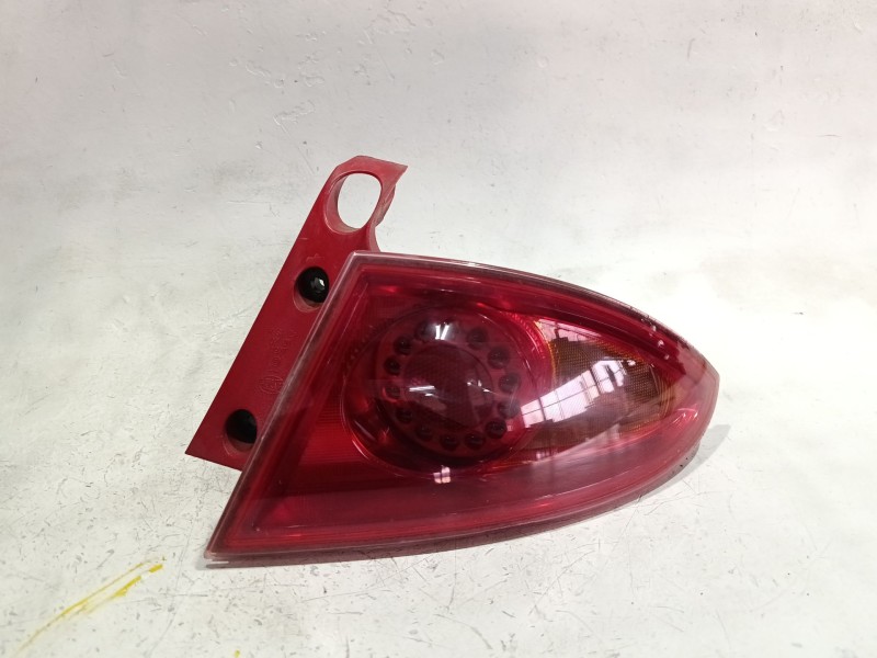 Recambio de piloto trasero derecho para seat leon (1p1) 1.4 tsi referencia OEM IAM e11927  
