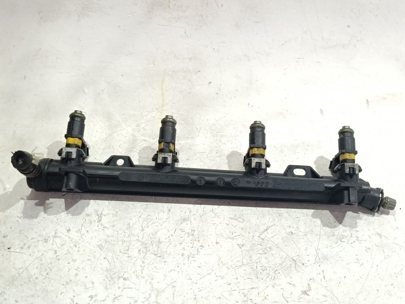 Recambio de rampa inyectores para volkswagen polo iv (9n1)(11.2001) 1.2 12v referencia OEM IAM 8129006572  