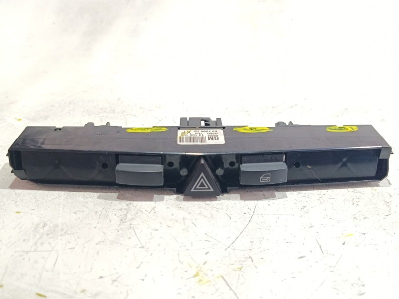 Recambio de boton emergencia para opel astra h twintop (a04) 1.9 cdti (l67) referencia OEM IAM 03758075  