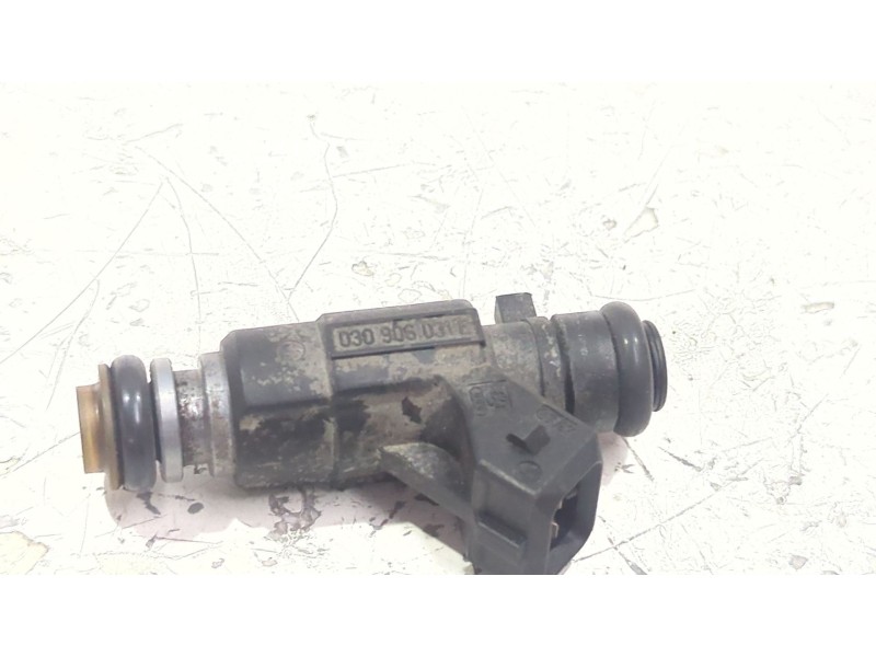 Recambio de inyector para volkswagen polo iii (6n1) 55 1.4 referencia OEM IAM 0280155731  