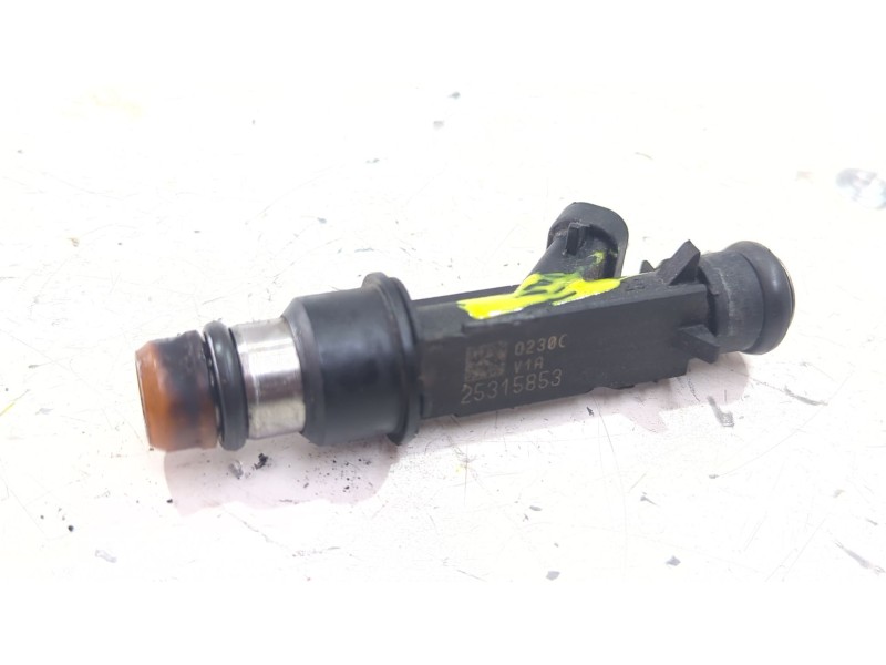 Recambio de inyector para daewoo tacuma 2.0 121 cv referencia OEM IAM 25315853  