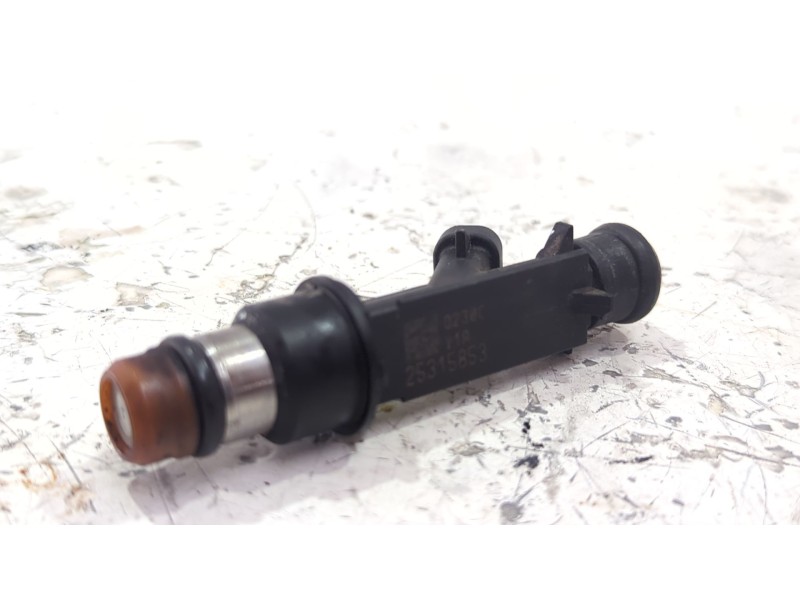 Recambio de inyector para daewoo tacuma 2.0 121 cv referencia OEM IAM 25315853  