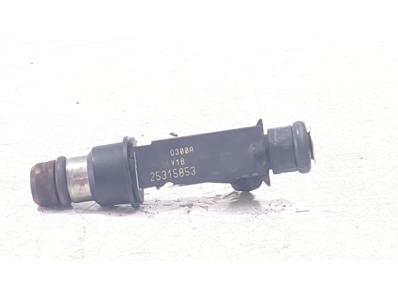Recambio de inyector para daewoo tacuma 2.0 121 cv referencia OEM IAM 25315853  