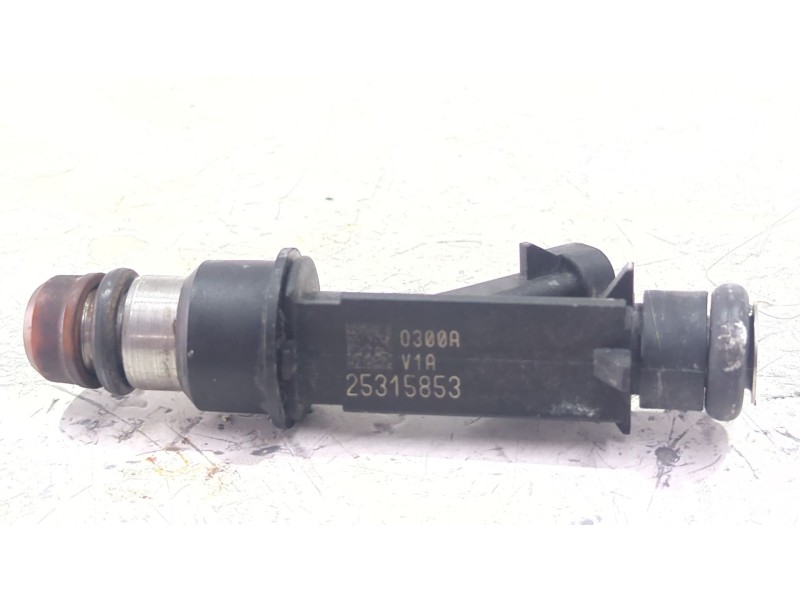 Recambio de inyector para daewoo tacuma 2.0 121 cv referencia OEM IAM 25315853  