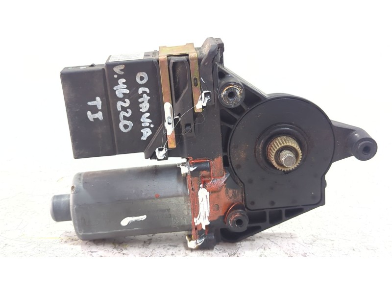 Recambio de motor elevalunas trasero izquierdo para skoda octavia berlina (1u2)(1997) 1.6 referencia OEM IAM 0130821733  