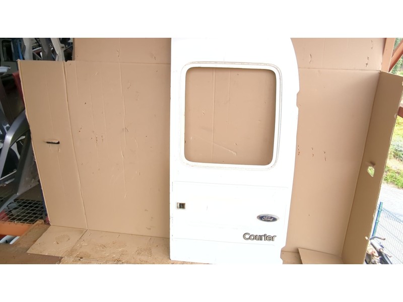 Recambio de puerta trasera derecha para ford courier 1.8 d referencia OEM IAM   
