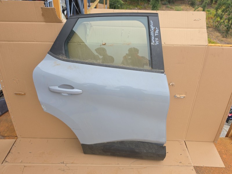 Recambio de puerta trasera derecha para renault captur ii (hf_) tce 100 (hfmt) referencia OEM IAM   