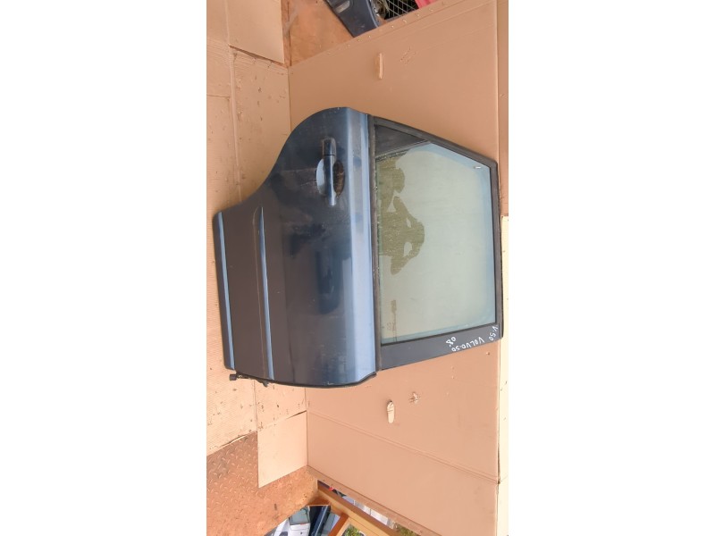 Recambio de puerta trasera derecha para volvo v50 familiar (2004) 2.0 d referencia OEM IAM   
