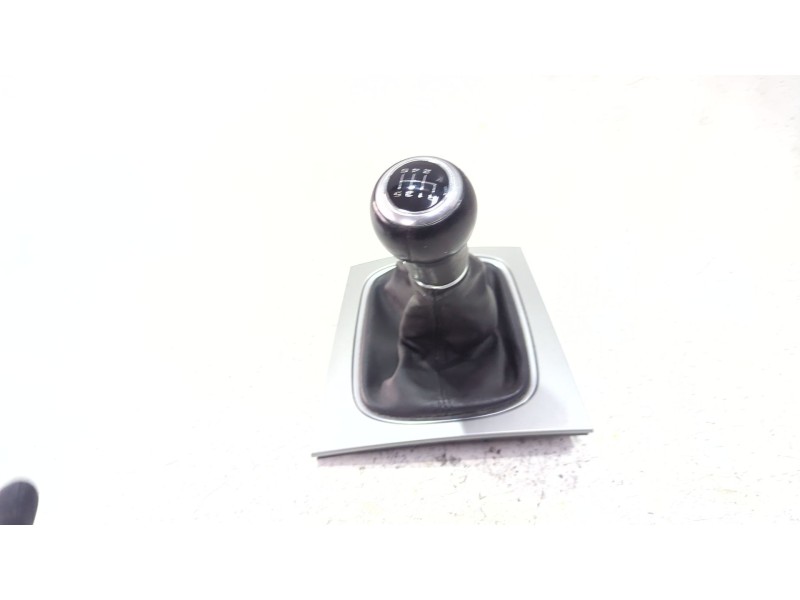 Recambio de pomo palanca cambio para audi a3 sportback (8pa) 2.0 tdi 16v referencia OEM IAM 8P0864261AE  