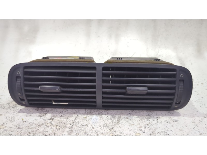 Recambio de aireador central para audi a3 sportback (8pa) 2.0 tdi 16v referencia OEM IAM 8L0820951  