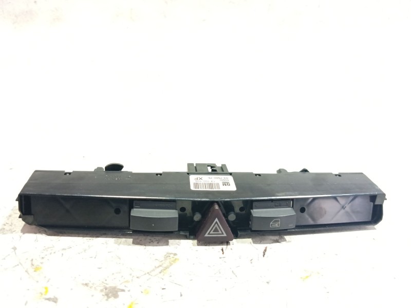 Recambio de boton emergencia para opel zafira / zafira family b (a05) 1.9 cdti (m75) referencia OEM IAM 03758075  