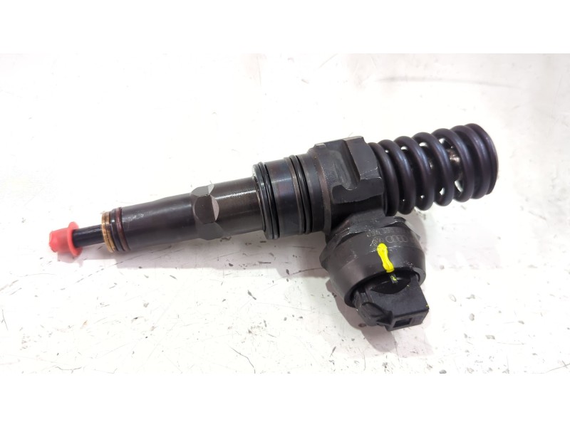 Recambio de inyector para volkswagen passat b5.5 (3b3) 1.9 tdi 4motion referencia OEM IAM 038130073BA  