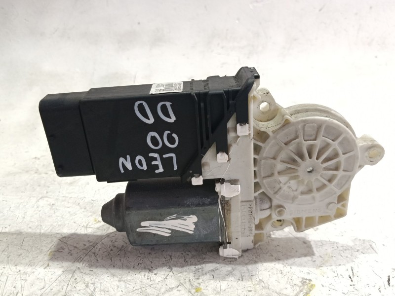 Recambio de motor elevalunas delantero derecho para seat leon (1m1) 1.9 tdi referencia OEM IAM 9776101436203  