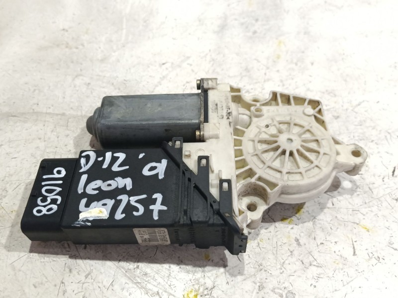 Recambio de motor elevalunas delantero izquierdo para seat leon (1m1) 1.9 tdi referencia OEM IAM 9776105402  