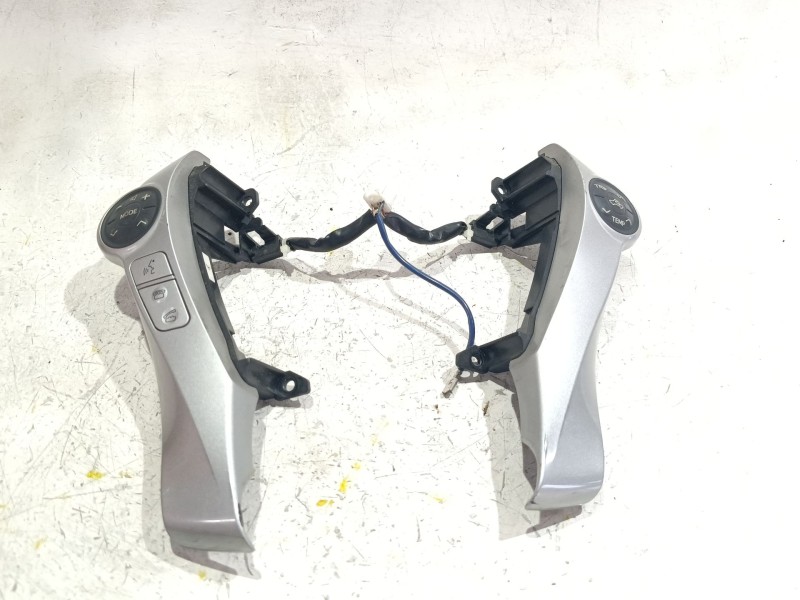 Recambio de mando volante para toyota prius (_w3_) 1.8 hybrid (zvw3_) referencia OEM IAM 8425047040  
