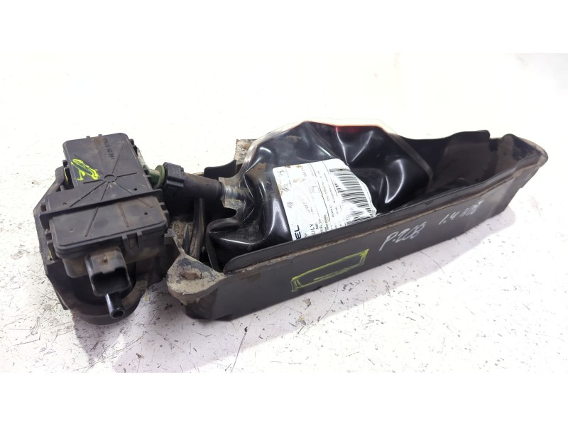 Recambio de deposito adblue para peugeot 208 1.4 hdi 68cv? referencia OEM IAM 9678033680  