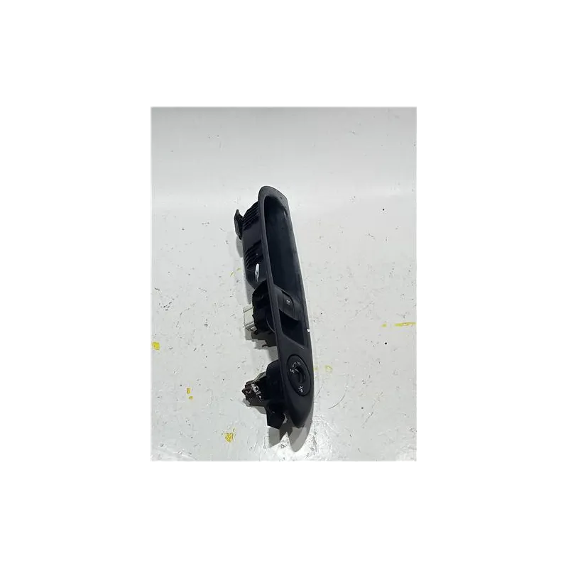 Recambio de mando elevalunas para renault clio ii symbol (2001) referencia OEM IAM 8200084005  