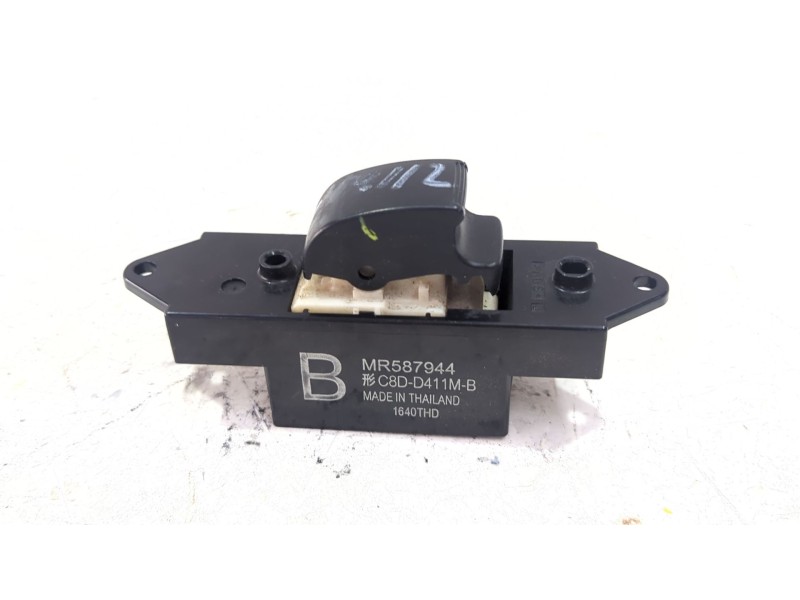Recambio de mando elevalunas trasero izquierdo para mitsubishi asx 1.8 d 110 cv referencia OEM IAM MR587944  