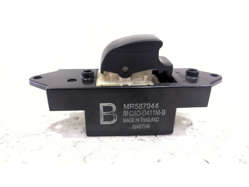 Recambio de mando elevalunas trasero derecho para mitsubishi asx 1.8 d 110 cv referencia OEM IAM MR587944  