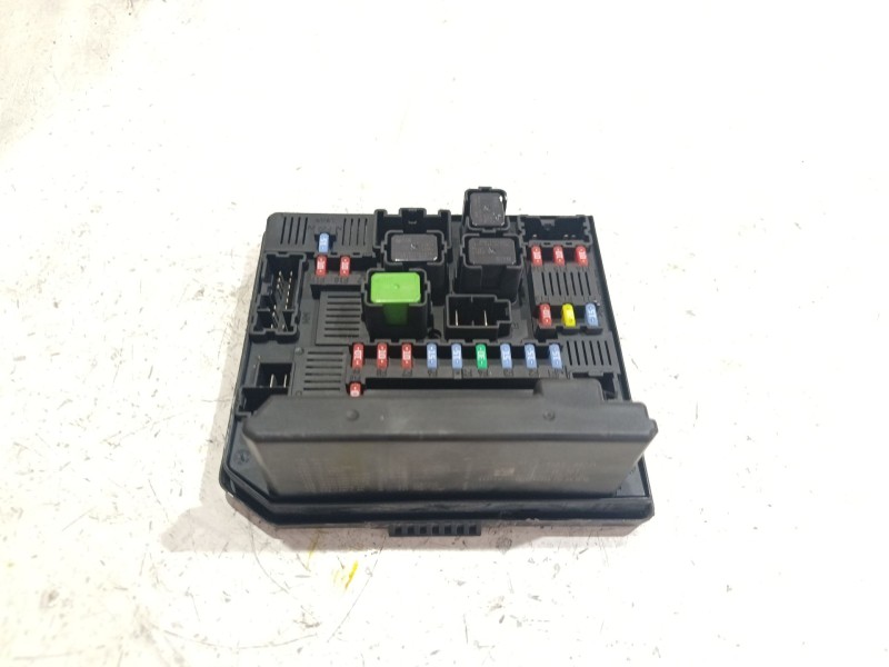 Recambio de caja reles / fusibles para nissan qashqai 1.6 acenta 4x2 referencia OEM IAM 284B7bb03A  