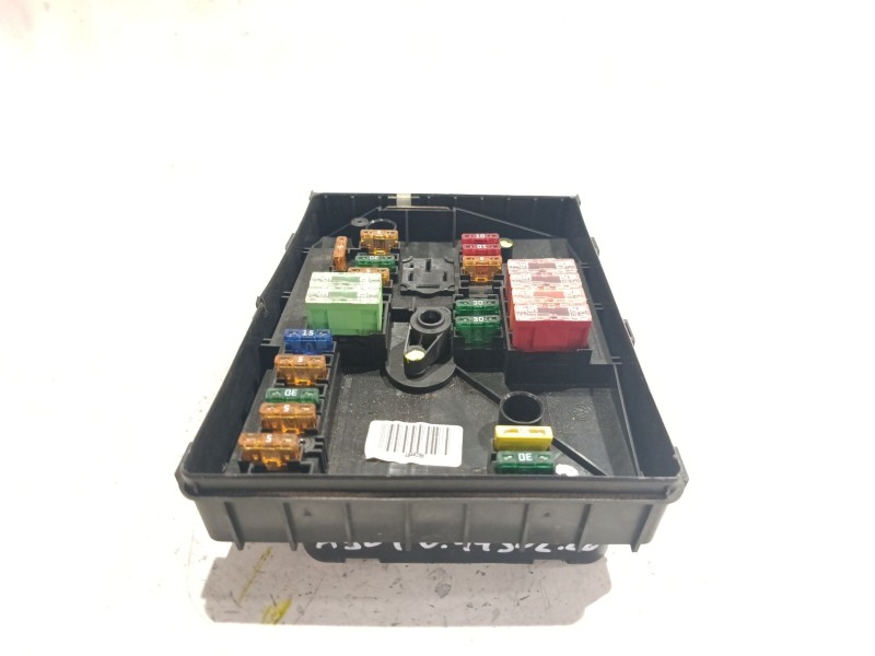 Recambio de caja reles / fusibles para audi a3 (8p1) 1.9 tdi referencia OEM IAM 3C09712490  