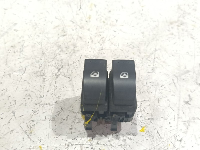 Recambio de mando elevalunas delantero izquierdo para renault megane scénic 1.5 dci 106 cv referencia OEM IAM 015085D  