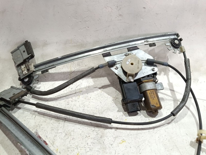 Recambio de mando elevalunas delantero izquierdo para volkswagen golf iii (1h1) 1.9 tdi referencia OEM IAM D266102  