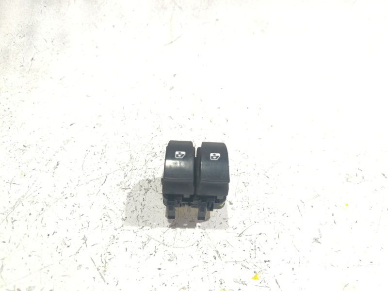 Recambio de mando elevalunas delantero izquierdo para renault megane scénic 1.5 dci 106 cv referencia OEM IAM 315042B  