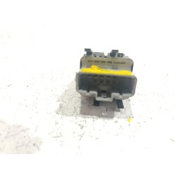 Recambio de mando elevalunas delantero izquierdo para renault megane scénic 1.5 dci 106 cv referencia OEM IAM 315042B  