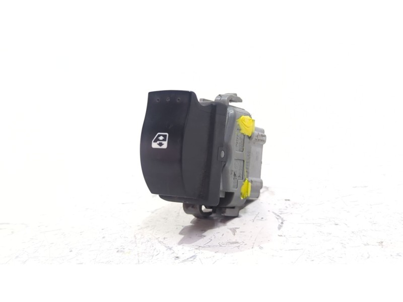 Recambio de mando elevalunas delantero derecho para renault megane scénic 1.5 dci 106 cv referencia OEM IAM 220509C  