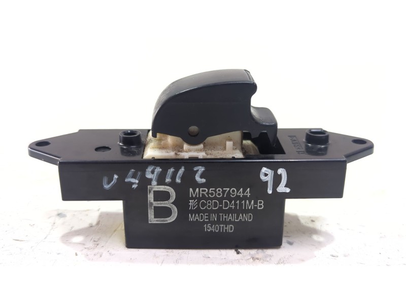 Recambio de mando elevalunas delantero derecho para mitsubishi asx 1.8 d 110 cv referencia OEM IAM MR587944  