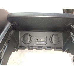 Recambio de consola central para kia carens iv 1.7 crdi referencia OEM IAM A4037CC2  