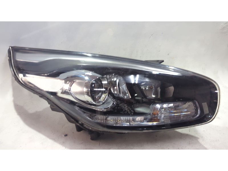 Recambio de faro delantero derecho para kia carens iv 1.7 crdi referencia OEM IAM 92102A4  